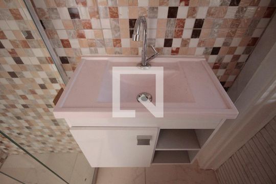 Banheiro de apartamento para alugar com 1 quarto, 37m² em Santa Efigênia, São Paulo