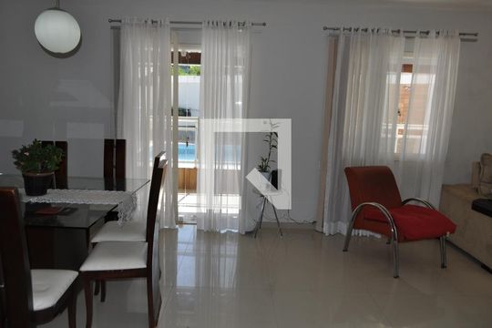 Sala de casa à venda com 4 quartos, 490m² em Jacarepaguá, Rio de Janeiro