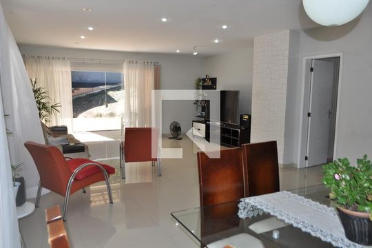 Sala de casa à venda com 4 quartos, 490m² em Jacarepaguá, Rio de Janeiro