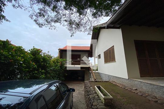 Garagem de casa à venda com 3 quartos, 180m² em Rincão, Novo Hamburgo