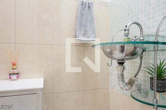 Lavabo de casa de condomínio à venda com 3 quartos, 150m² em Vila Invernada, São Paulo