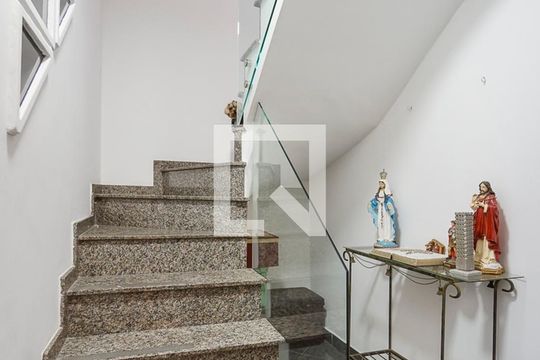 Escada de entrada de casa de condomínio à venda com 3 quartos, 150m² em Vila Invernada, São Paulo