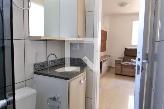 Banheiro de apartamento para alugar com 2 quartos, 50m² em Vila Industrial, Campinas