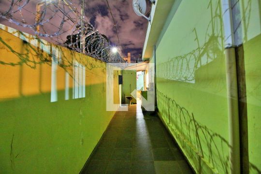 Corredor lateral de casa à venda com 3 quartos, 137m² em Vila Lemos, Campinas