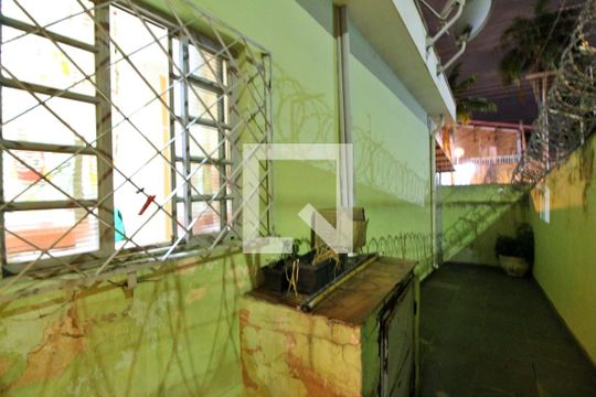 Corredor lateral de casa à venda com 3 quartos, 137m² em Vila Lemos, Campinas