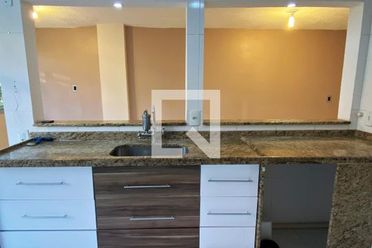 Cozinha de apartamento à venda com 2 quartos, 55m² em Taquara, Rio de Janeiro