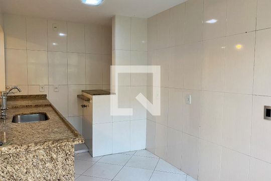 Cozinha de apartamento à venda com 2 quartos, 55m² em Taquara, Rio de Janeiro