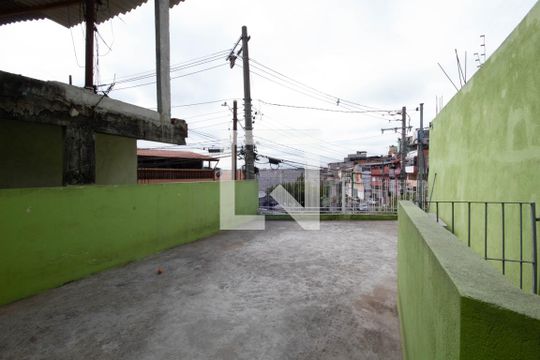 Quintal (Casa 2) de casa à venda com 3 quartos, 90m² em Bussocaba, Osasco