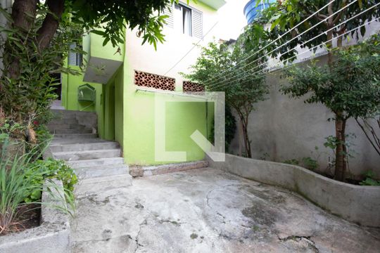 Quintal (Casa 1) de casa à venda com 3 quartos, 90m² em Bussocaba, Osasco