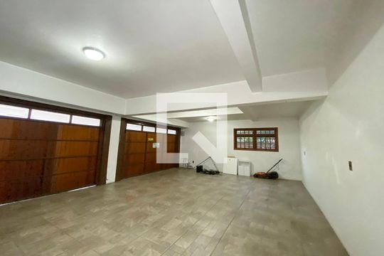 Garagem de casa à venda com 4 quartos, 411m² em São José, Novo Hamburgo