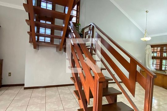 Escada de casa à venda com 4 quartos, 411m² em São José, Novo Hamburgo