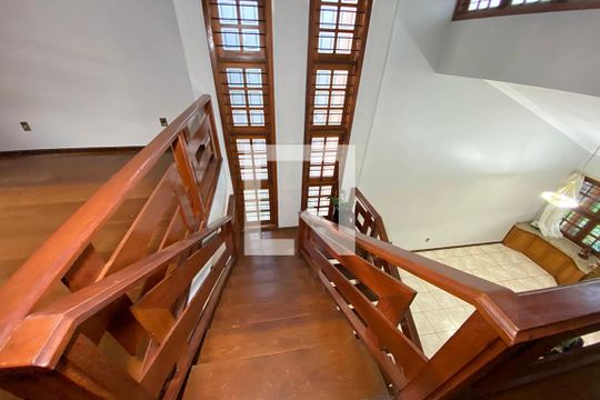 Escada de casa à venda com 4 quartos, 411m² em São José, Novo Hamburgo