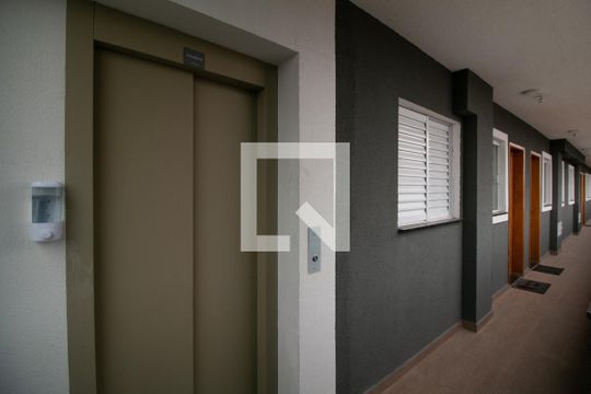 Corredor / Elevador de apartamento à venda com 2 quartos, 41m² em Chácara Seis de Outubro, São Paulo