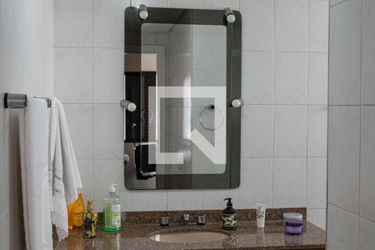 Banheiro  de apartamento à venda com 4 quartos, 187m² em Perdizes, São Paulo