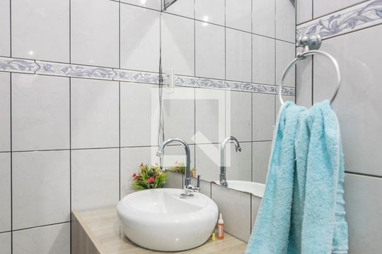 Banheiro da Suíte de casa à venda com 3 quartos, 140m² em Jardim Monções, Santo André