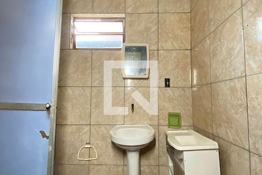Banheiro de casa à venda com 6 quartos, 50m² em Santos Dumont, São Leopoldo