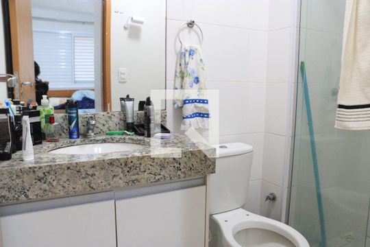 Banheiro da Suíte de apartamento para alugar com 2 quartos, 68m² em Goiânia 2, Goiânia