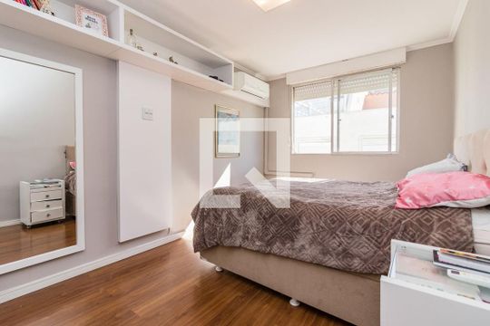 Quarto 1 de apartamento à venda com 2 quartos, 155m² em Medianeira, Porto Alegre