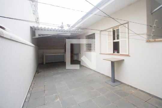 Quintal de casa à venda com 3 quartos, 260m² em Vila Cordeiro, São Paulo