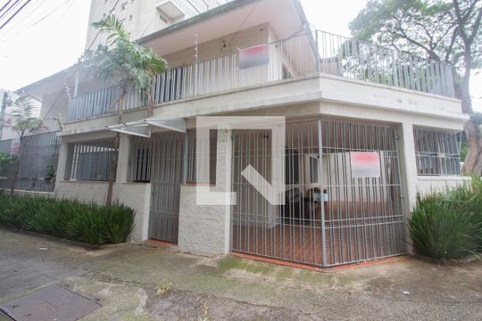 Fachada de casa à venda com 3 quartos, 260m² em Vila Cordeiro, São Paulo