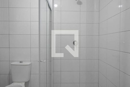 Banheiro de apartamento para alugar com 1 quarto, 44m² em Vila Plana, São Paulo