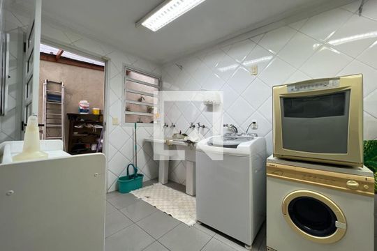 Área de Serviço de casa à venda com 4 quartos, 500m² em Jardim Guedala, São Paulo