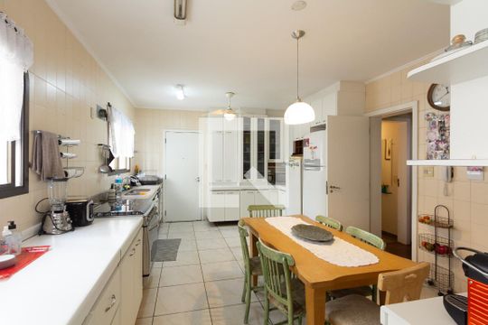Cozinha de apartamento para alugar com 4 quartos, 220m² em Moema, São Paulo