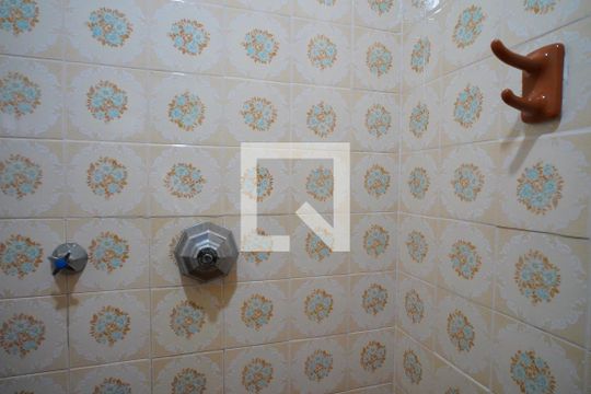 Banheiro de kitnet/studio para alugar com 1 quarto, 41m² em Petrópolis, Porto Alegre