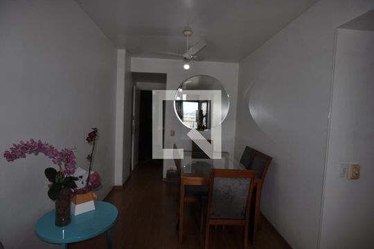 Sala de apartamento para alugar com 3 quartos, 64m² em Barra da Tijuca, Rio de Janeiro