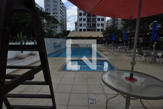 Piscina de apartamento para alugar com 3 quartos, 64m² em Barra da Tijuca, Rio de Janeiro