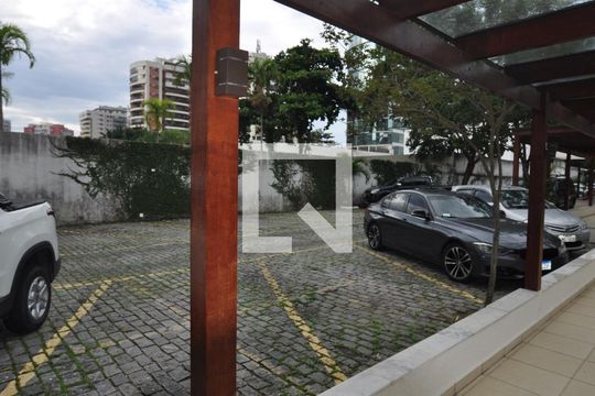 Garagem de apartamento para alugar com 3 quartos, 64m² em Barra da Tijuca, Rio de Janeiro