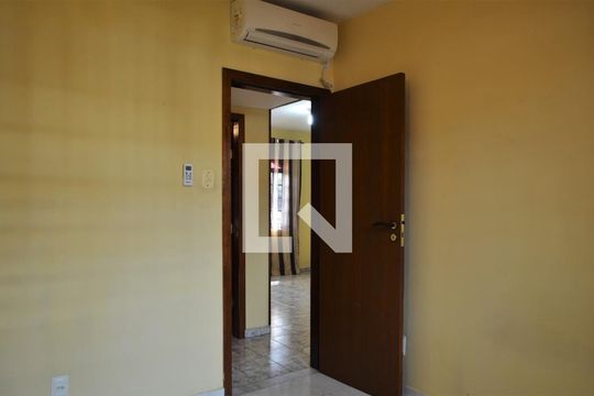 Quarto 1 de casa de condomínio à venda com 5 quartos, 170m² em Taquara, Rio de Janeiro