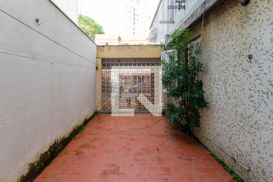 Quintal de apartamento à venda com 1 quarto, 45m² em Partenon, Porto Alegre
