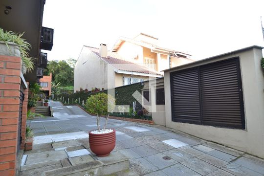 Área comum de casa de condomínio à venda com 3 quartos, 363m² em Cristal, Porto Alegre