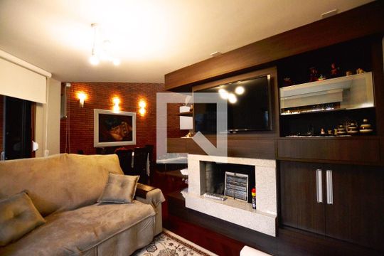 Sala de TV de casa de condomínio à venda com 3 quartos, 363m² em Cristal, Porto Alegre