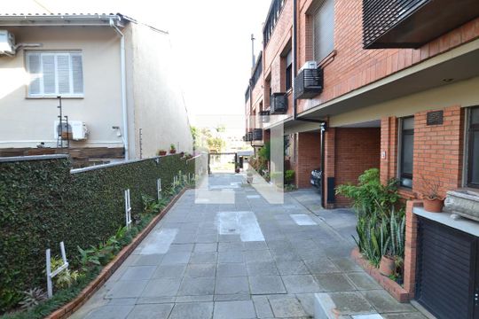 Área comum de casa de condomínio à venda com 3 quartos, 363m² em Cristal, Porto Alegre