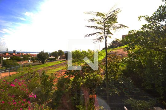 Vista da Suíte de casa de condomínio à venda com 3 quartos, 363m² em Cristal, Porto Alegre