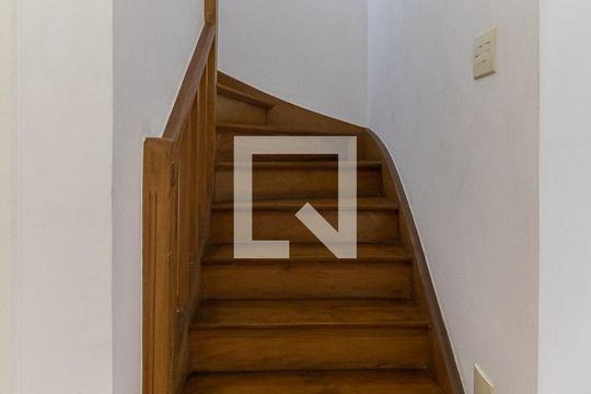 Escada de casa à venda com 3 quartos, 200m² em Cambuci, São Paulo