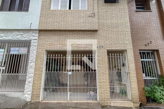 Fachada de casa à venda com 3 quartos, 200m² em Cambuci, São Paulo