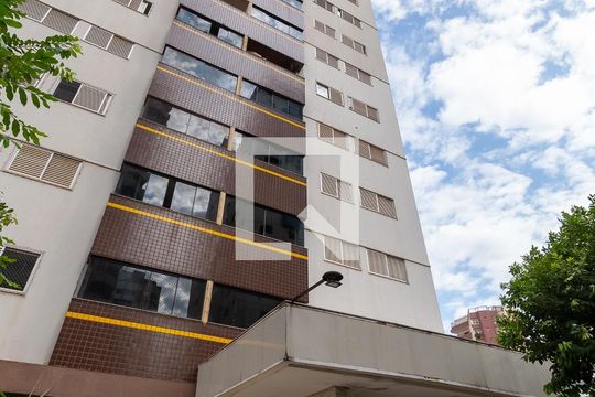 Fachada de apartamento para alugar com 3 quartos, 77m² em Setor Bueno, Goiânia