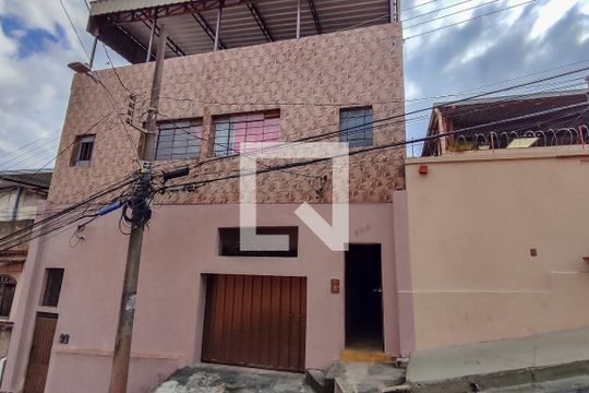 Fachada de casa à venda com 7 quartos, 400m² em Santo André, Belo Horizonte