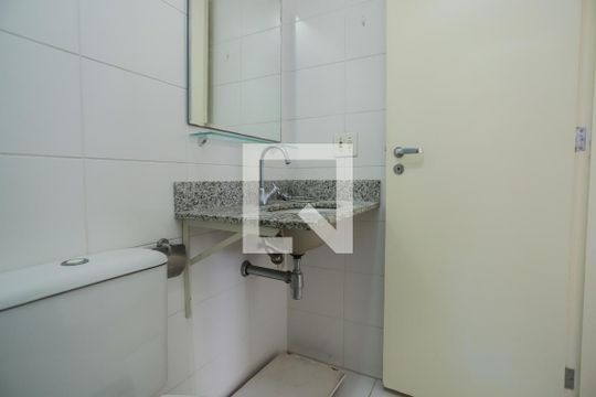 Banheiro de apartamento à venda com 2 quartos, 48m² em Barra Funda, São Paulo