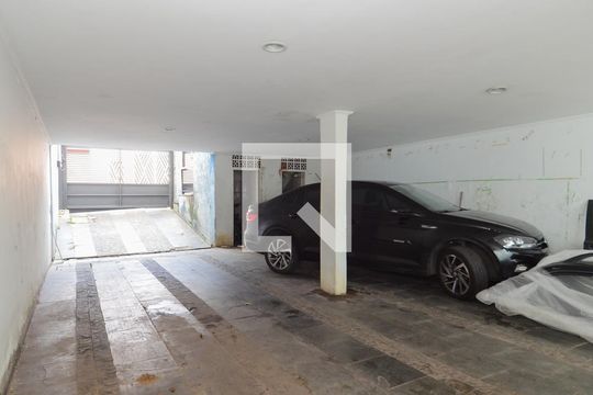 Garagem de casa à venda com 3 quartos, 250m² em Jardim Dourado, Guarulhos