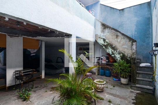 Quintal de casa à venda com 3 quartos, 250m² em Jardim Dourado, Guarulhos
