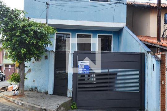 Fachada de casa à venda com 3 quartos, 250m² em Jardim Dourado, Guarulhos