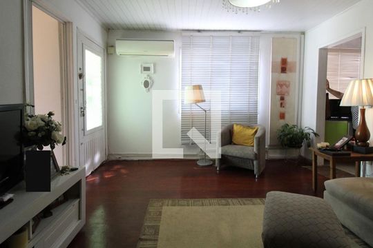 Casa à venda com 7 quartos, 350m² em Niterói, Canoas
