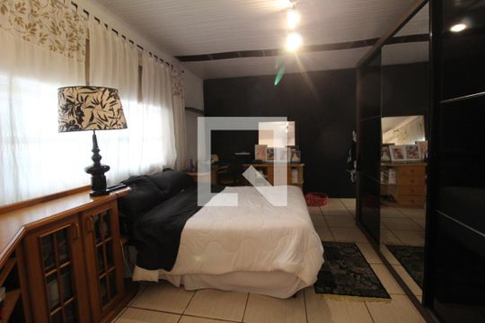 Quarto 1 de casa à venda com 7 quartos, 350m² em Niterói, Canoas