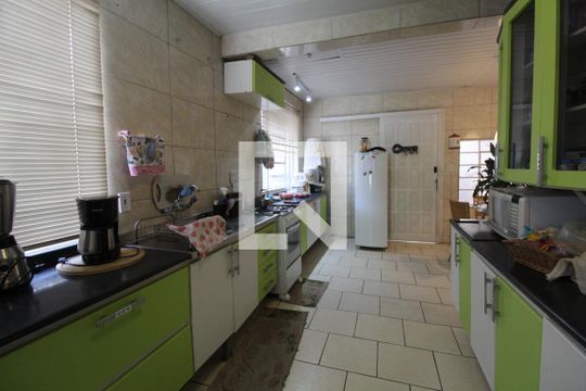 Cozinha de casa à venda com 7 quartos, 350m² em Niterói, Canoas
