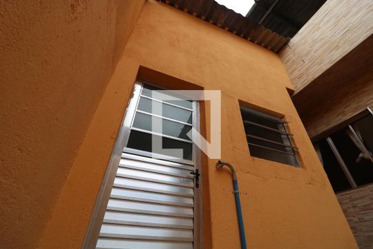 Fachada de casa à venda com 1 quarto, 30m² em Capão do Embira, São Paulo