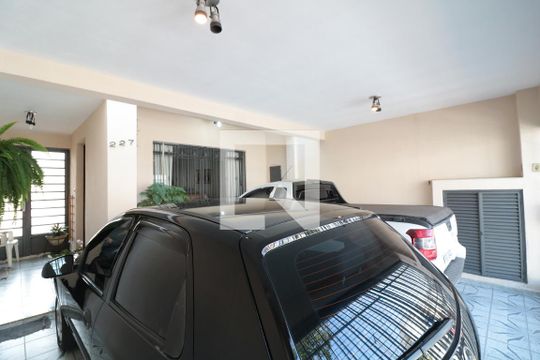 Garagem de casa à venda com 3 quartos, 200m² em Parque São Jorge, São Paulo